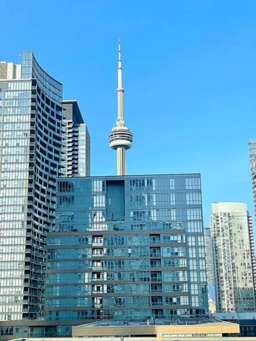 Stunning Luxurious Lakeview Condo By Cn Tower Торонто Экстерьер фото